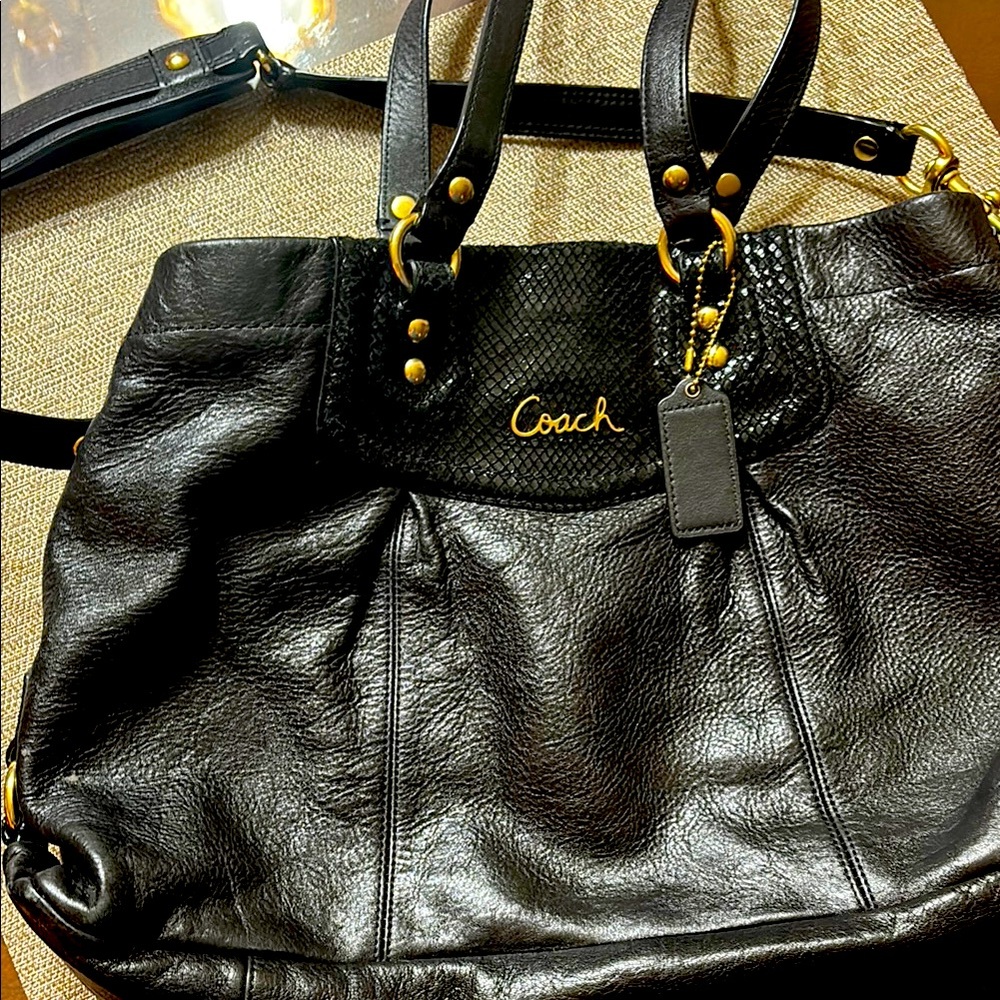 Gently used, COACH Large Black Bag 🖤